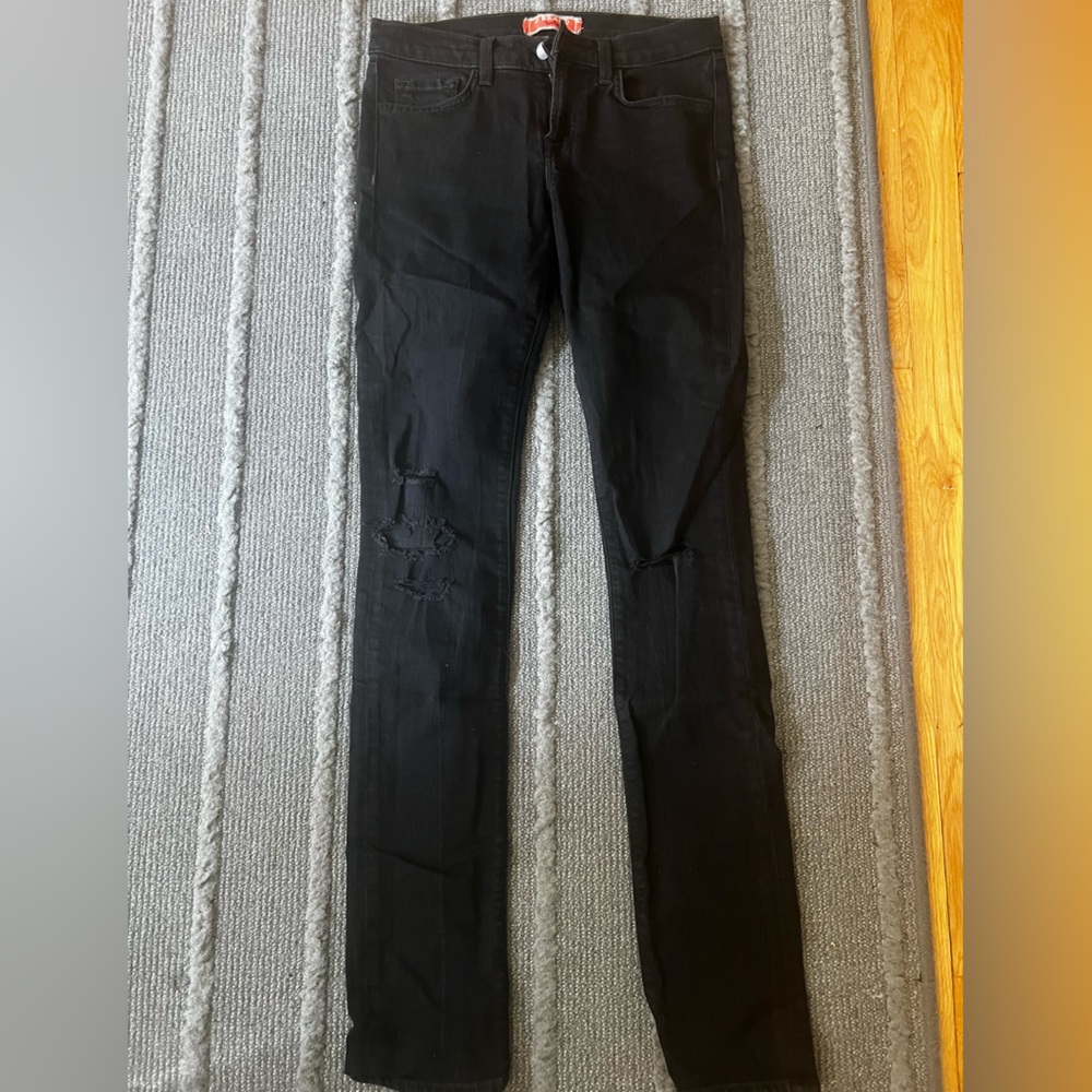 Super cute black J BRAND slightly ripped jeans